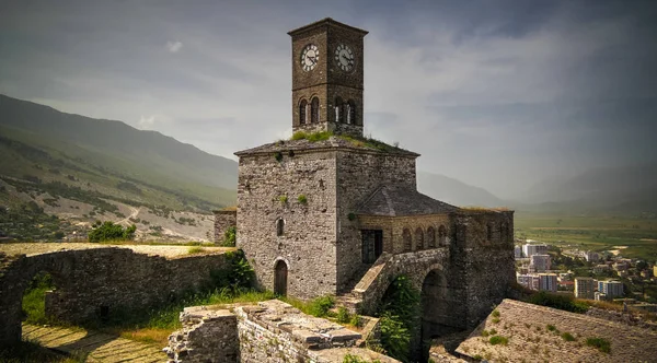 Arnavutluk Cirokaster Kentinde Duvar Kule Saatle Cirokastra Kalesine Panoramik Manzara — Stok fotoğraf