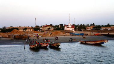 Haliç Gambiya Nehri ve balıkçı defne, Gambiya Banjul
