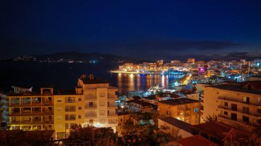 gece hava panoramik Saranda şehir ve bay Ionian sea Arnavutluk
