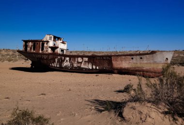 Gemi mezarlığı Moynaq yakınındaki gündoğumu - 24 Nisan 2017 Panoraması Karakalpakstan, Özbekistan