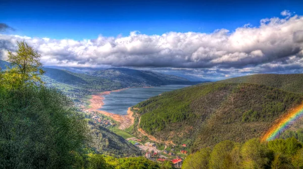 Landskap Mavrovo Nationalparken Med Rainbow Bergen Och Sjön Makedonien — Stockfoto