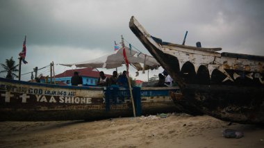 Panoramik fishermans tekne Gana Accra plaj için