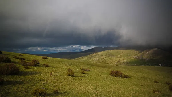 Bewolkt Landschap Van Mavrovo Nationaalpark Met Berg Macedonië — Stockfoto
