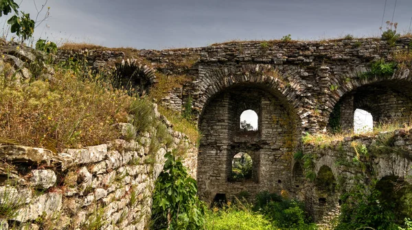 Vista Panorámica Castillo Gjirokaster Con Pared Torre Reloj Gjirokaster Albania —  Fotos de Stock