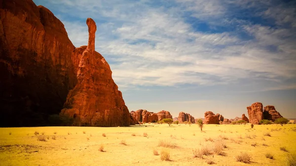 Ennedi は別名チャドの尖塔高原で岩を抽象化します — ストック写真