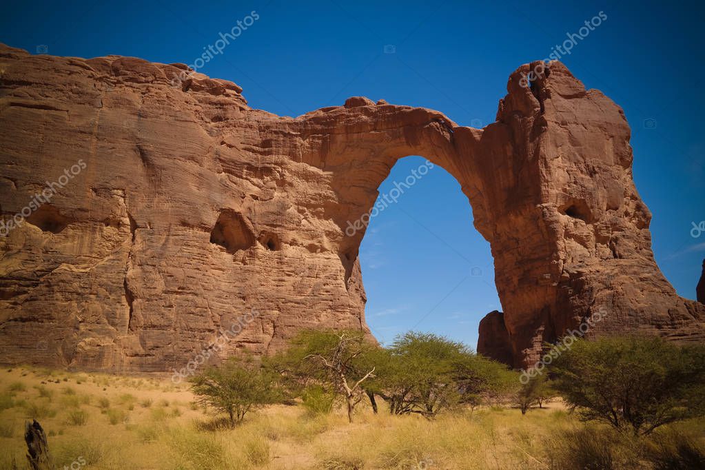 Resumen Formación rocosa en meseta Ennedi aka Aloba arch, Chad 2023