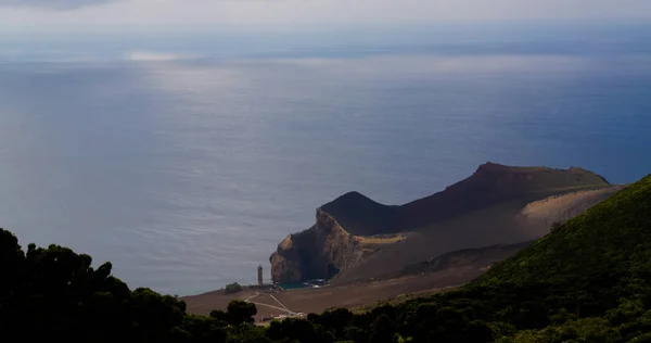 Capelinhos 火山カルデラ ファイアル島 アゾレス ポルトガルの風景します — ストック写真