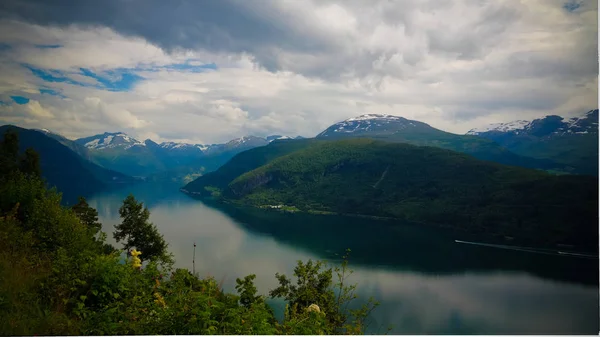 Paisagem Vista Panorâmica Para Innvikfjorden Innvik Utvik Aldeia Noruega — Fotografia de Stock