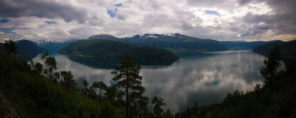 Paisaje Vista Panorámica Innvikfjorden Innvik Utvik Pueblo Noruega — Foto de Stock