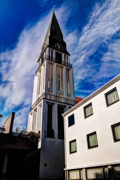 Molde Domkirke Norveç'te cephe dış görünümüne