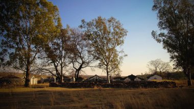 Botshabelo Güney Afrika'daki Mpumalanga yakınındaki geleneksel Ndebele Hut'ta