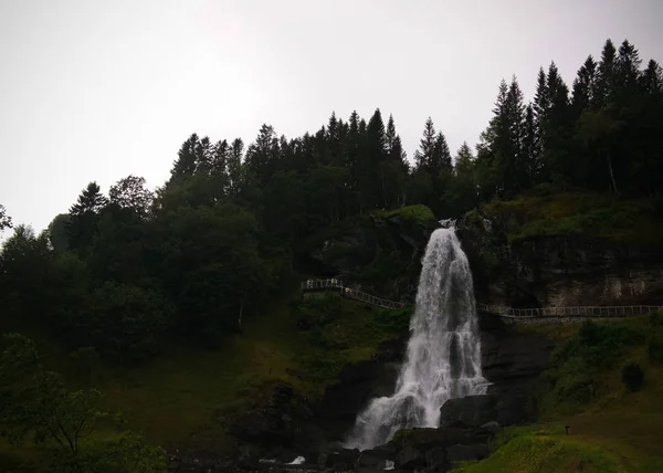 挪威诺海姆松德施泰因斯德尔塞尔瓦河的施泰因斯达夫森瀑布全景 — 图库照片