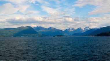 Yatay olarak Midfjorden, Sekken ve Seteroya Adaları Molde, Norveç