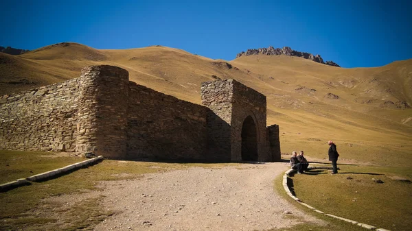 吉尔吉斯斯坦纳林省天山山 Tash Rabat Caravanserai — 图库照片