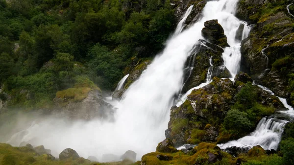 Panoramisch Uitzicht Naar Kleivafossen Waterval Briksdalselva Rivier Gletsjer Briksdalsbreen Noorwegen — Stockfoto