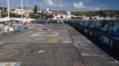 Horta pier Harbour, Faial Adası, Azores, Portekiz için görüntüleyin
