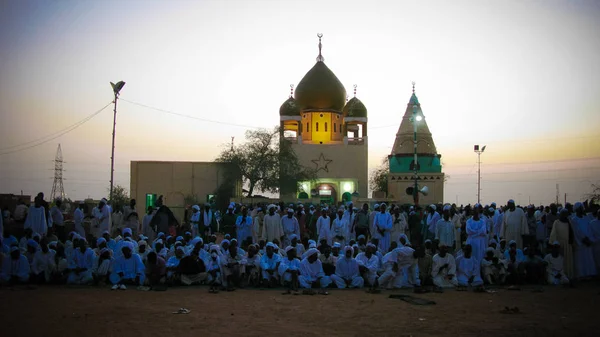 Festival dervishes en el cementerio Alshikh Hamad Al Neel, Omdurman, Sudán — Foto de Stock