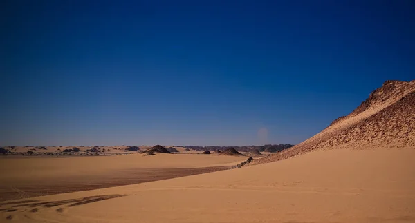 Tassili najjer Ulusal Park, Cezayir Tegharghart, soyut kaya oluşumu — Stok fotoğraf