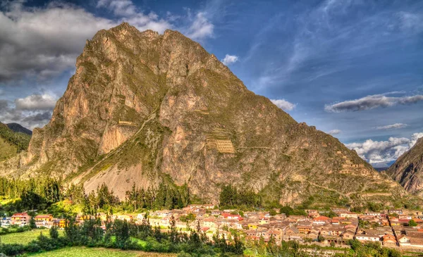 Pinkuylluna, Almacenes Incas en el sitio arqueológico de Ollantaytambo, Cuzco, Perú — Foto de Stock