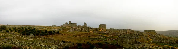 Panorama da arruinada cidade morta abandonada Serjilla na Síria — Fotografia de Stock