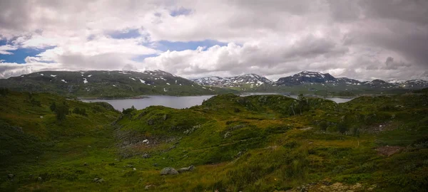 Panoramisch uitzicht Hardangervidda hoogvlakte en Votna meer in Noorwegen — Stockfoto