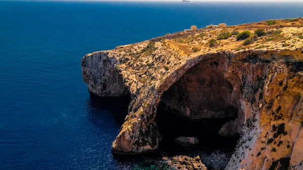 Landscape to Blue Wall and Grotto cliffs, Malta — Stock Photo, Image