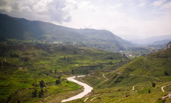 Panoramiczny widok z lotu ptaka do Kanionu Colca z antahuilque punktu widzenia, Chivay, Arequipa, Peru — Zdjęcie stockowe