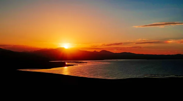 Panorama do lago Song Kul ao pôr do sol, Quirguistão — Fotografia de Stock