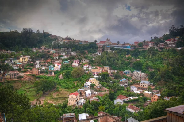 Panoramiczny widok z lotu ptaka do miasta Fianarantsoa o zachodzie słońca, Madagaskar — Zdjęcie stockowe