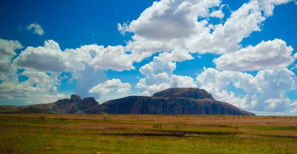 Landscape to Andringitra mountain range, Ihosy, Madagascar — Stock Photo, Image