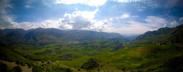 Légi panorámát Colca canyon és Madrigal város a Madrigal Nézőpont, Chivay, Arequipa, Peru — Stock Fotó