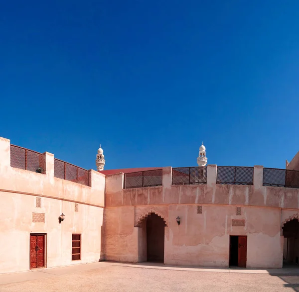 Sheikh Isa Bin Ali Al Khalifa ház és a mecset, Manama, Bahrein-külső nézet — Stock Fotó