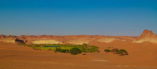 Vista aérea panorámica al grupo de lagos Boukkou de Ounianga Serir lagos Chad — Foto de Stock