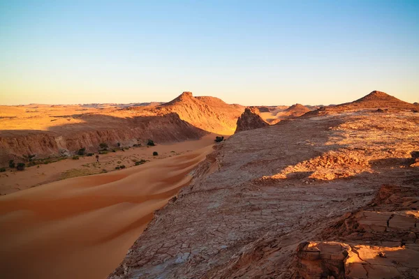 Paisaje panorámico aéreo cerca de Boukkou lak Ennedi, Chad — Foto de Stock