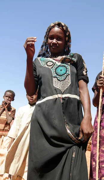 Портрет Тубу или женщины из деревни Деми, Фада, Эннеди, Чад — стоковое фото