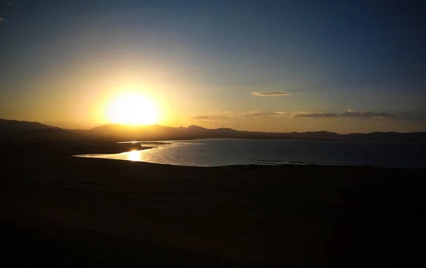 Panorama do lago Song Kul ao pôr do sol, Quirguistão — Fotografia de Stock