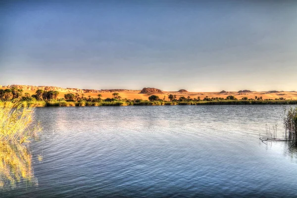 Panoramatický pohled na Boukkou jezera skupinu Ounianga Serir jezer v Ennedi, Čad — Stock fotografie