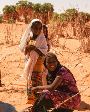 Toubou portresi, ya da demi köyünde Tubu kadın, fada, Ennedi, Chad