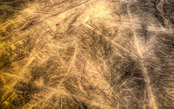 Avión aéreo vista panorámica a las líneas geoglíficas de Nazca aka Cóndor, Ica, Perú — Foto de Stock
