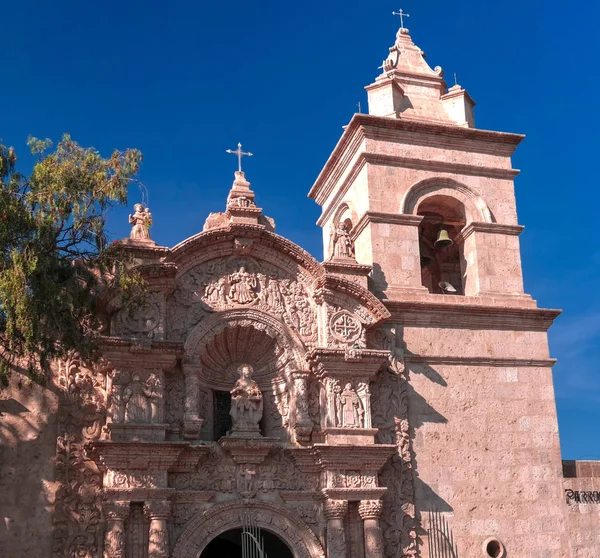 Exterior ciew a fachada de Iglesia de San Juan Bautista de Yanahuara, Arequipa, Perú — Foto de Stock