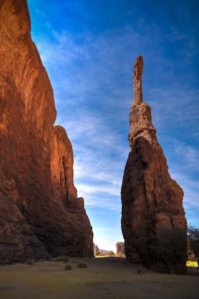 Resumen Formación rocosa en meseta Ennedi aka spire, Chad — Foto de Stock