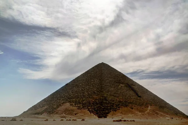 Panoramic view to Red satellite Pyramid of Bent Pyramid of Sneferu Pharaoh, Dahshur, Cairo, Egypt — стоковое фото