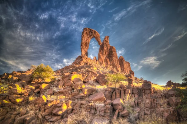 Abstracte rotsformatie op Plateau Ennedi aka Window arch in Tsjaad — Stockfoto