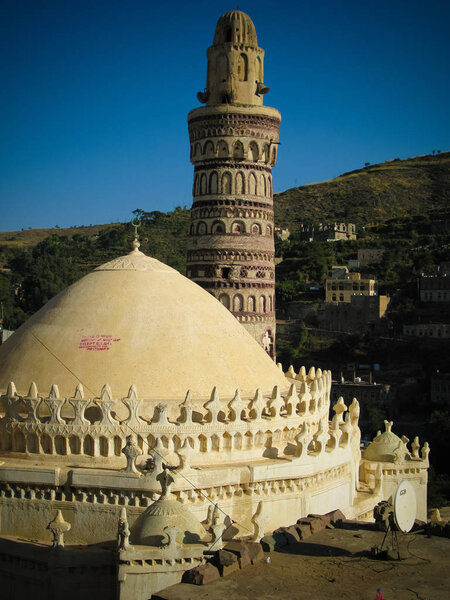 Вид на старый город Джибла и бывшую синагогу в Йемене

