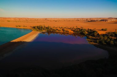 Ennedi, Çad'daki Ounianga kebir göllerinin Yoa gölügrubuna panoramik manzara