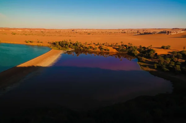 Letecká anténa Sunset panoramatický výhled na jezero ounianga Kebíru jezera v Ennedi v Čadu — Stock fotografie