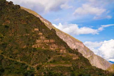 Ollantaytambo arkeolojik alanının panoramik manzarası, Cuzco, Peru