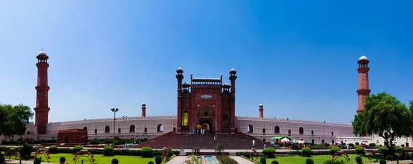 Buitenaanzicht bouwde of Imperial moskee in Lahore, Pakistan — Stockfoto
