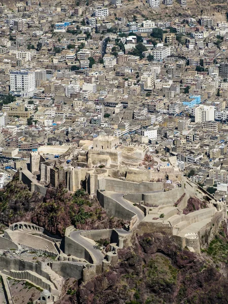 Külső kilátás Al-Cahira erőd aka Cairo Castle at Taiz, Jemen — Stock Fotó