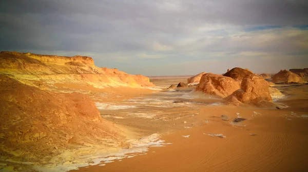 Panorama del valle de El-Agabat en el desierto blanco, Sahara, Egipto — Foto de Stock